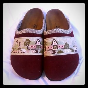 Birki's by Birkenstock closed toe burgundy